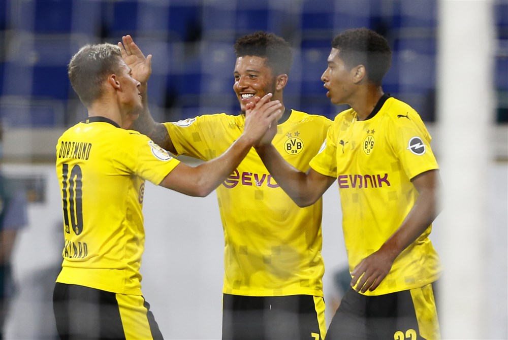 Bellingham en Reus laten zich zien op zorgeloze bekeravond Dortmund