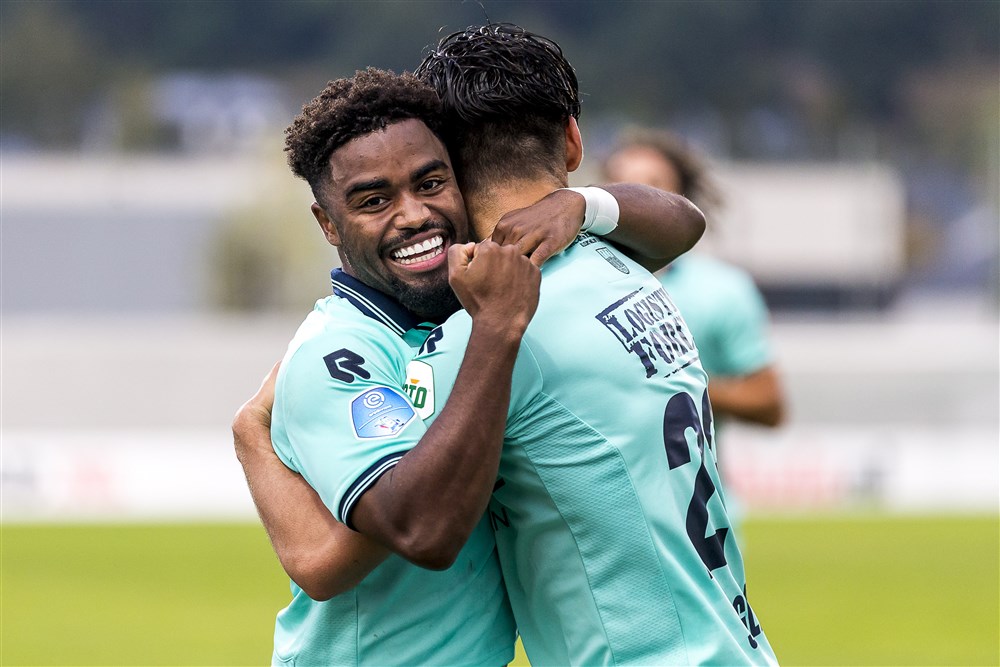 Willem II met groot machtsvertoon en recordzege naar volgende ronde