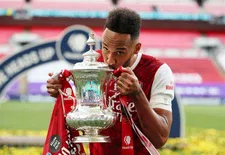 Thumbnail for article: Social distancing levert monsterscore op, Aubameyang verklaart blunder met FA Cup