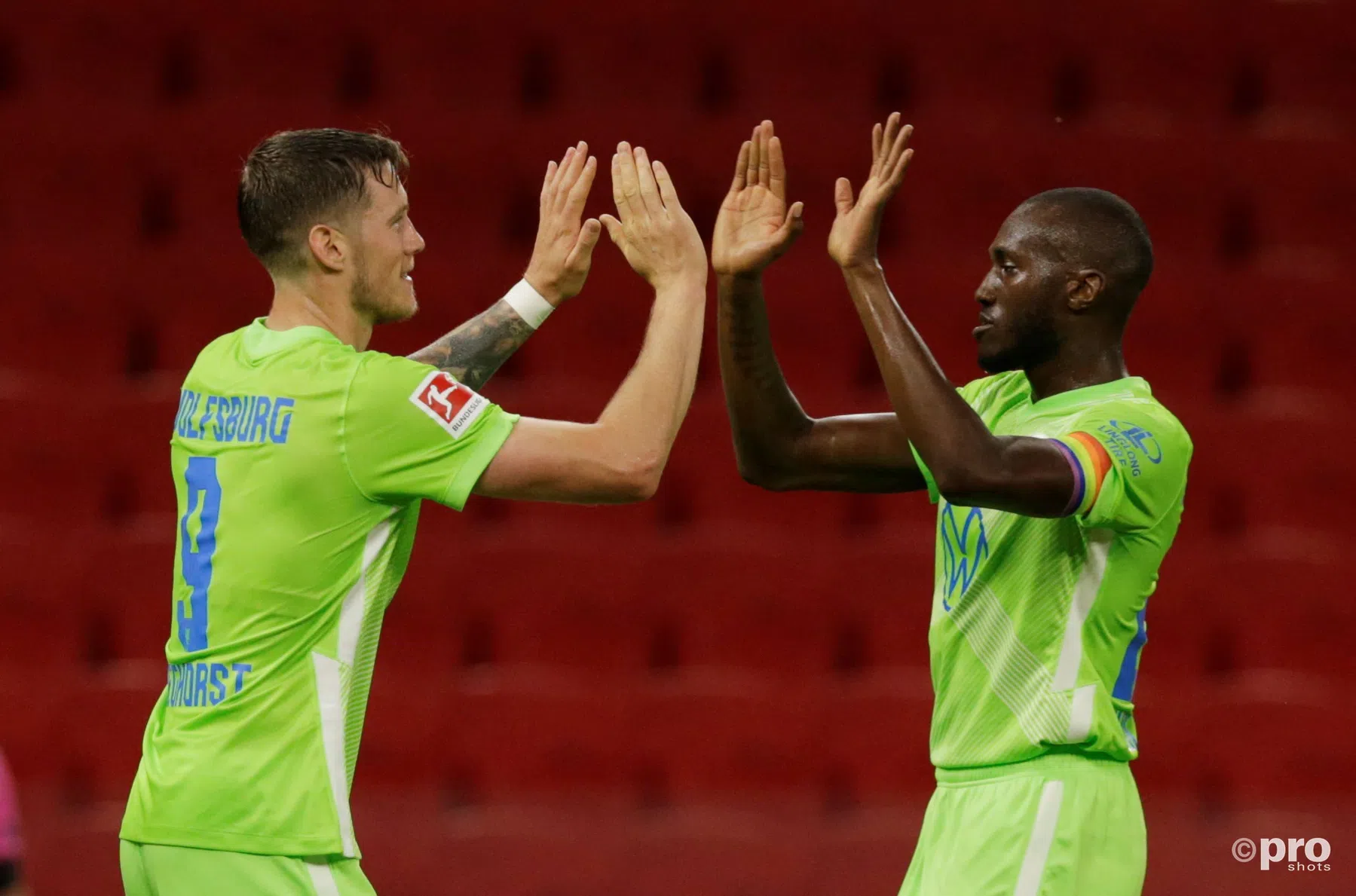 Weghorst meteen op dreef bij ruime Europese zege Wolfsburg