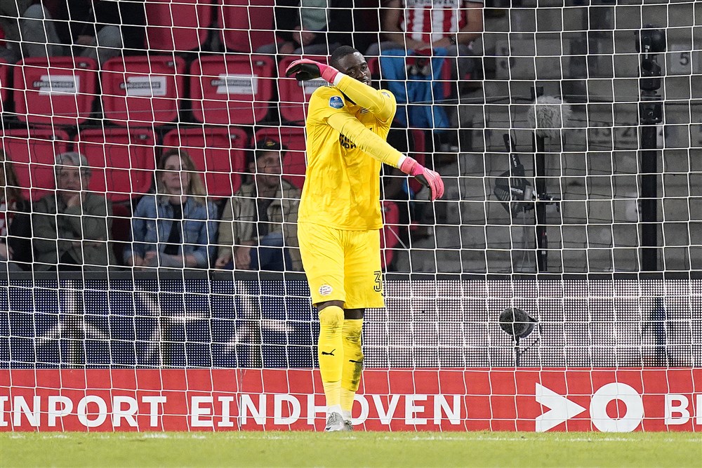Romero reddende engel PSV na opnieuw enorme blunder Mvogo