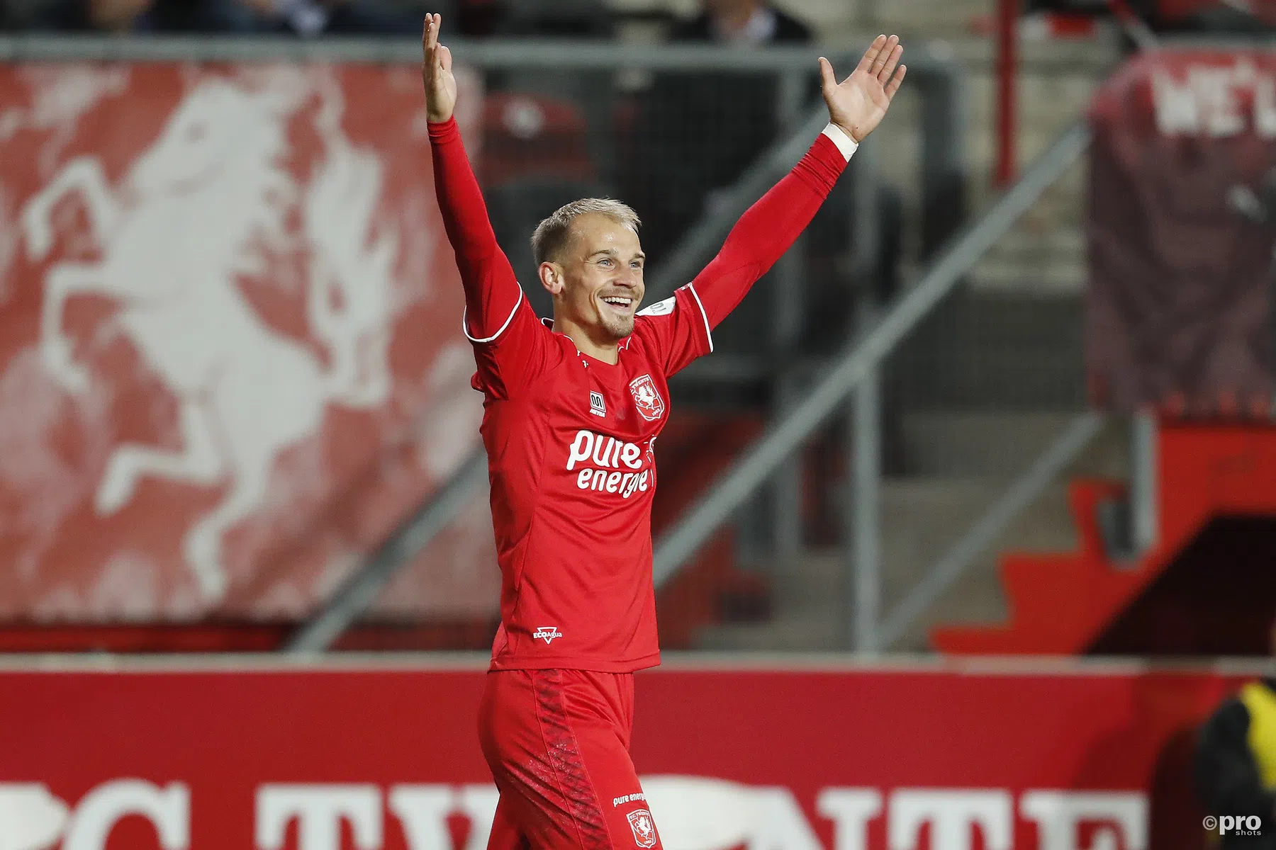 Twente trotse koploper na zege op armetierig Groningen en VAR-ongeloof