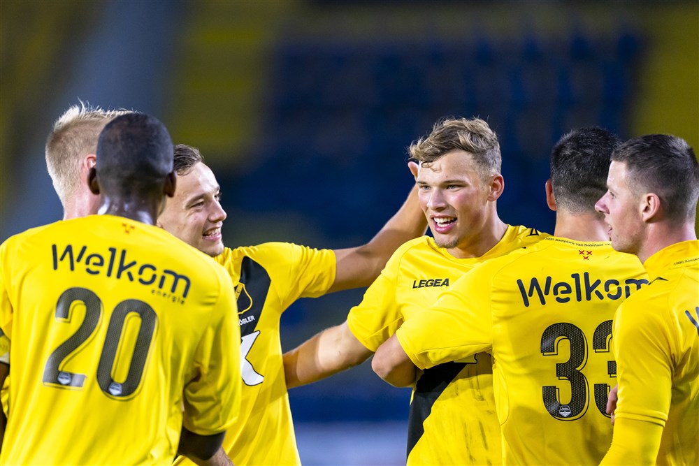 Sydney van Hooijdonk: talisman en topspits van koploper NAC