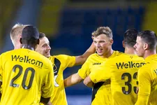 Thumbnail for article: Sydney van Hooijdonk: talisman en topspits van koploper NAC