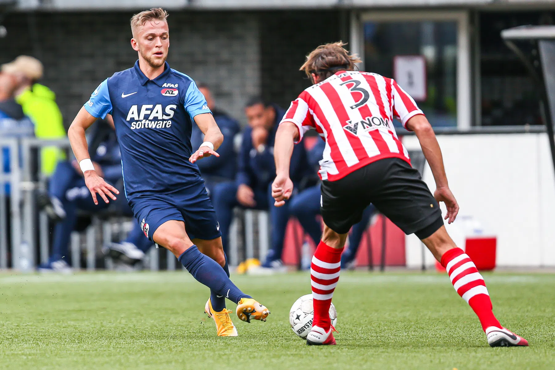 Het grote AZ-lichtpunt in hectische tijden: 'Jesper Karlsson is een mannetje'