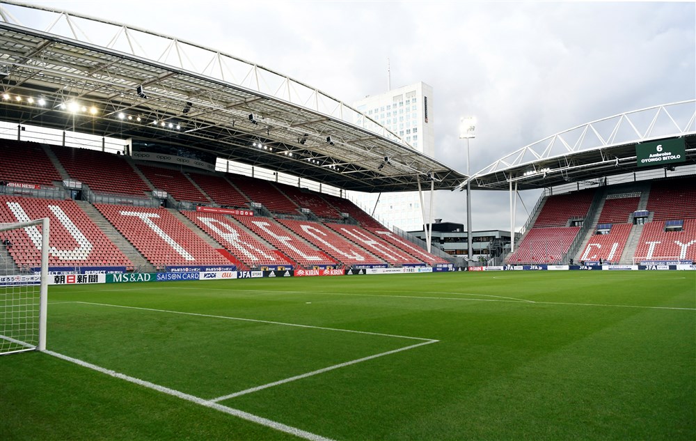 De worstenman van FC Utrecht en programmaboekjes bij De Kuip