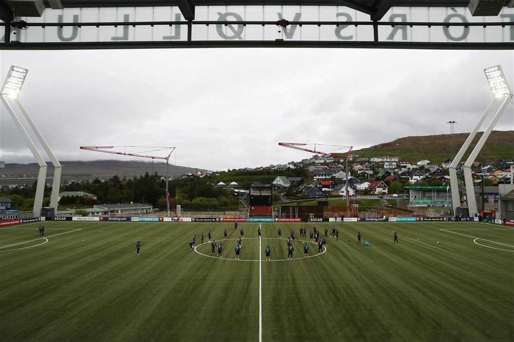 De bescheiden thuishaven van de nationale ploeg van Faeröer in Tórshavn.
