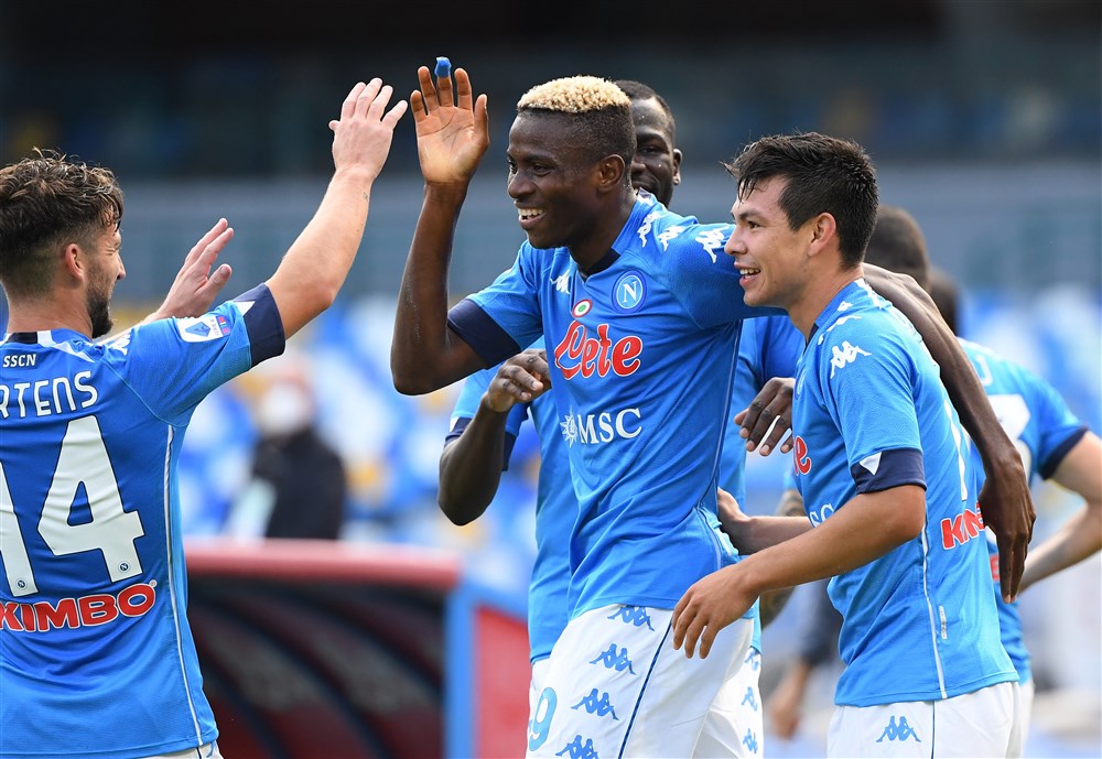 Napoli schiet corona-ellende aan flarden tegen scorende Lammers