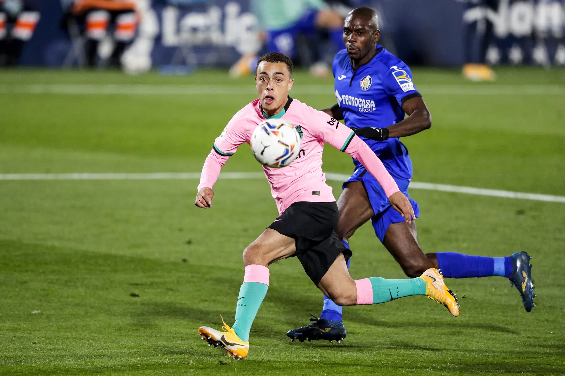 Sergiño Dest leeft zijn Barça-droom: over Messi, Frenkie de Jong en zijn vele doelen