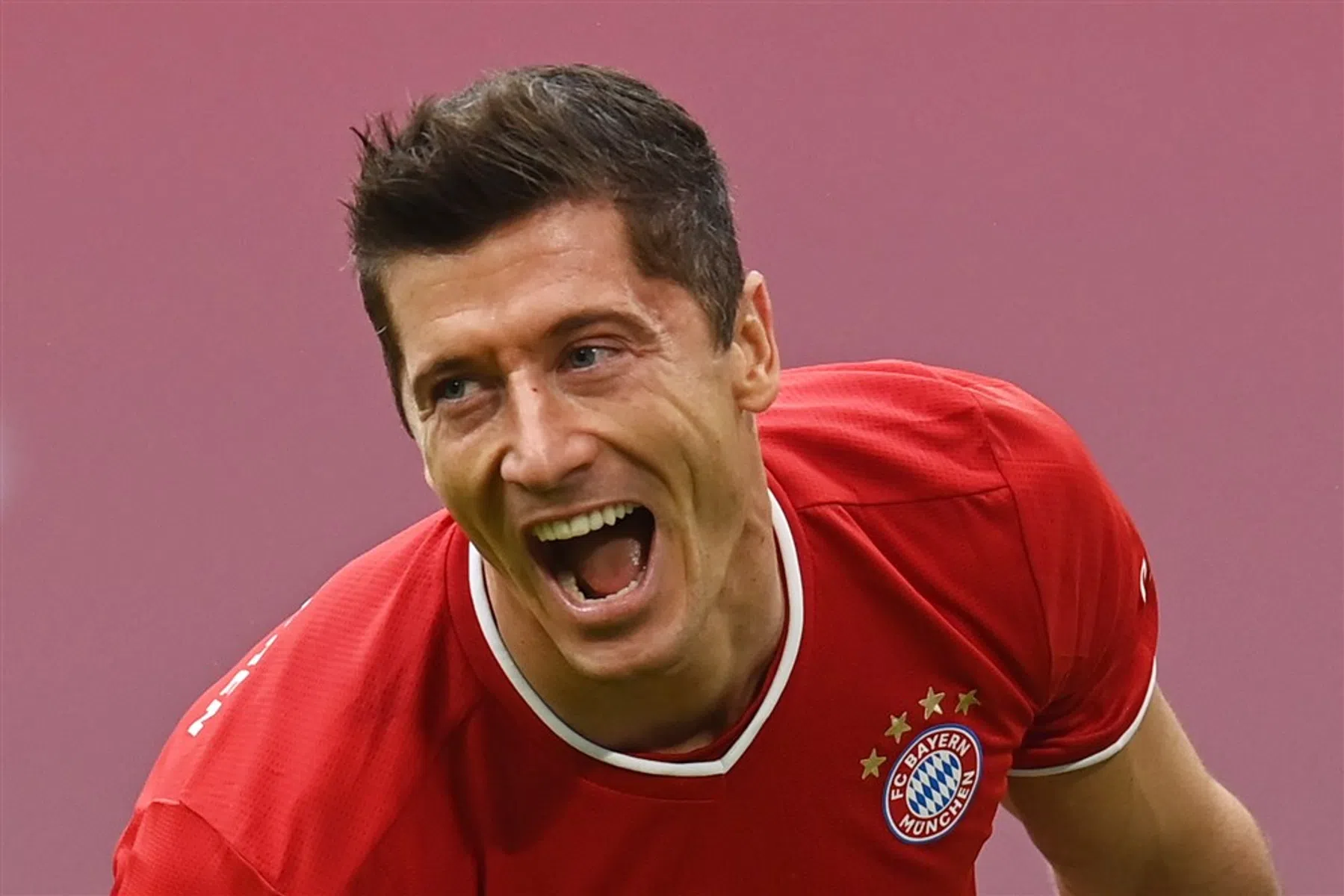 Ongekende productie Lewandowski laat Bayern doordenderen