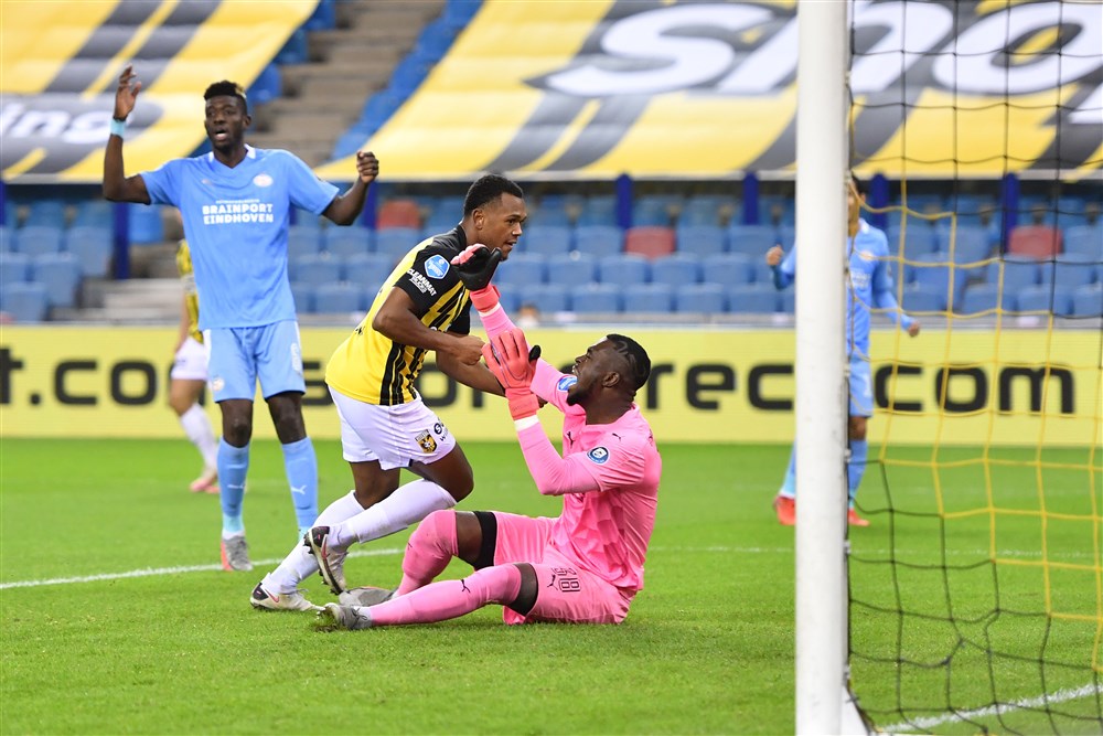 Historische nederlaag bij Vitesse nieuwe opdoffer voor gehavend PSV