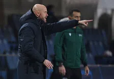 Thumbnail for article: Ten Hag valt de flanken aan en Ajax wordt alleen voor rust beloond