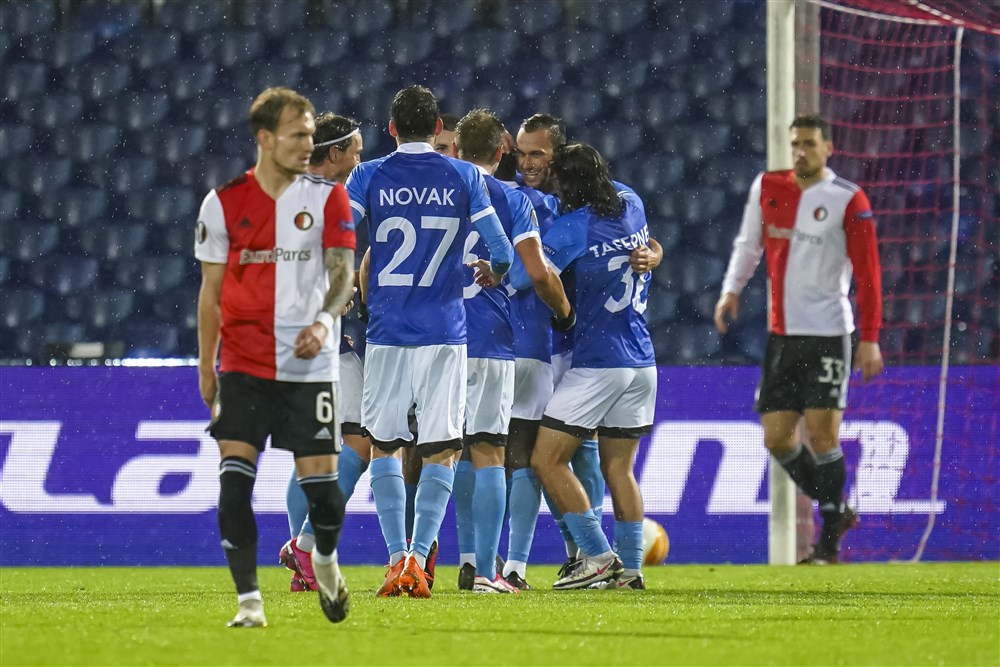Feyenoord incasseert enorme dreun op bizarre avond in De Kuip