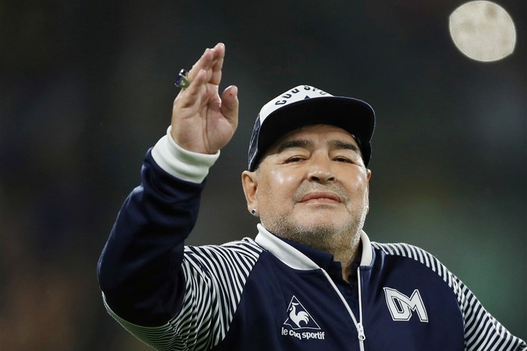 Hersenoperatie Maradona succesvol verlopen: 'Alles is onder controle'