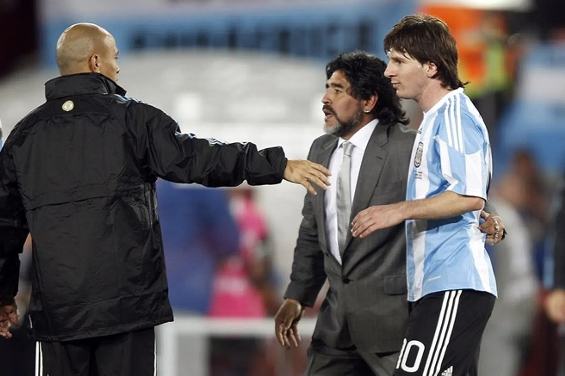 Messi steekt Maradona hart onder de riem, PSG-sterren (letterlijk) in de lift