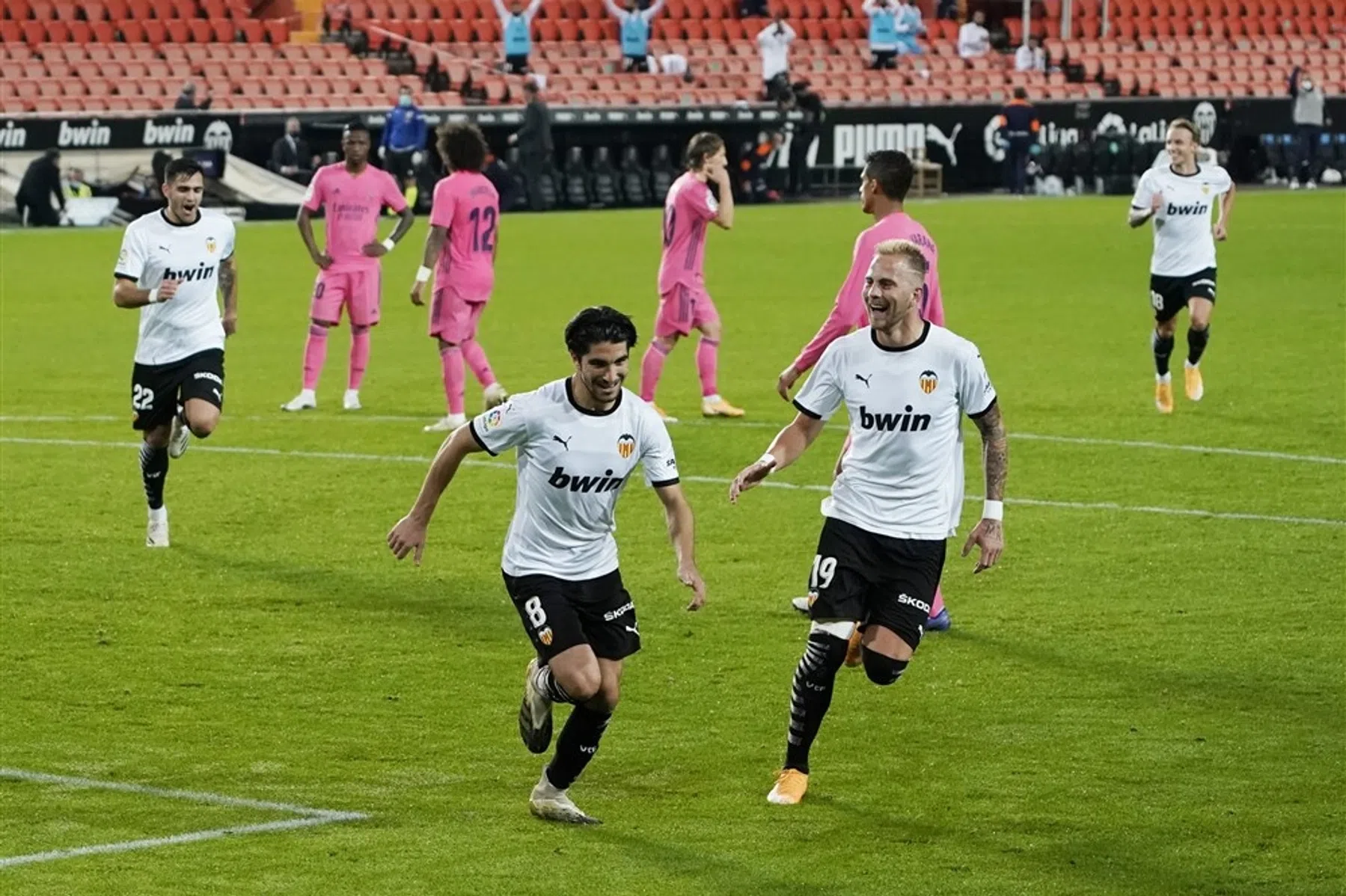 Ongekend penaltydrama doet Real Madrid de das om in Valencia