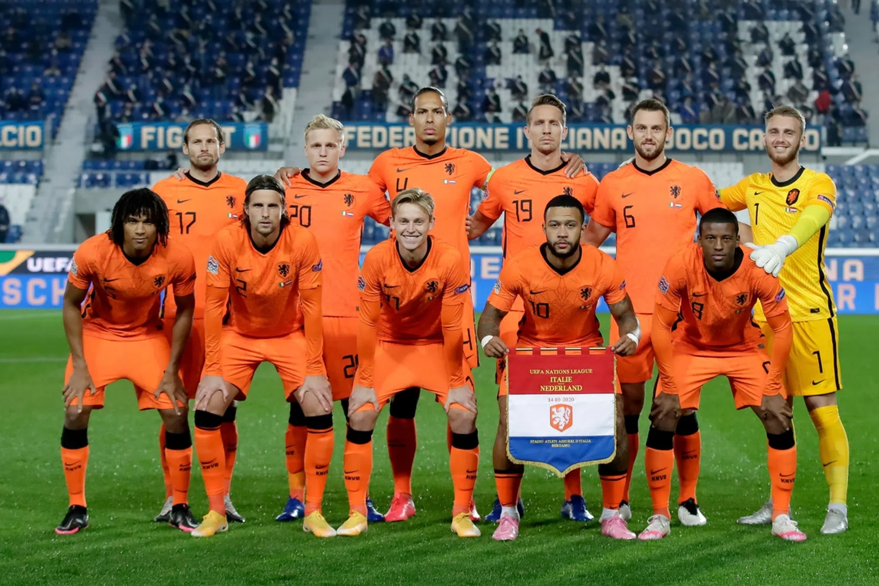 Oranje-internationals steken Van Dijk hart onder de riem met fraai filmpje