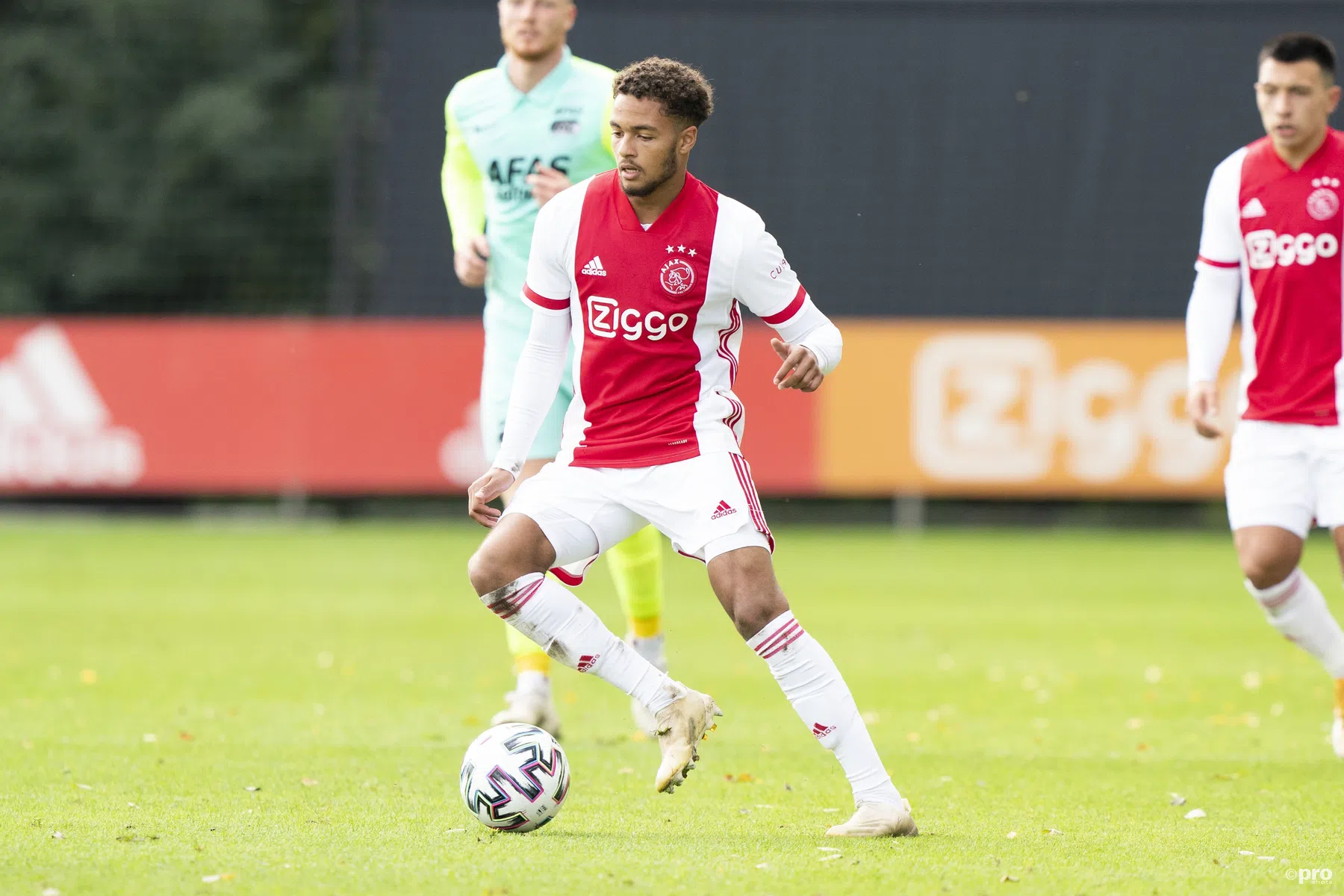 Rensch treedt in de voetsporen van Eriksen, Sneijder en Van der Vaart