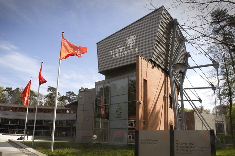 KNVB miljoenen in het rood door corona