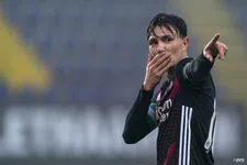 Thumbnail for article: Berghuis en Advocaat maken een diepe buiging voor Senesi