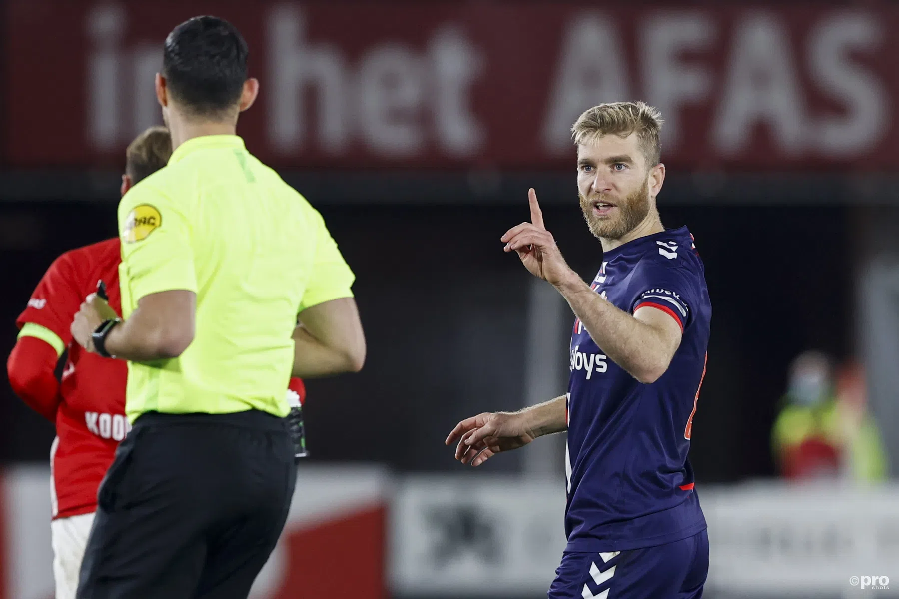 Jansen en De Leeuw: 'De VAR is k*t en maakt het voetbal kapot'