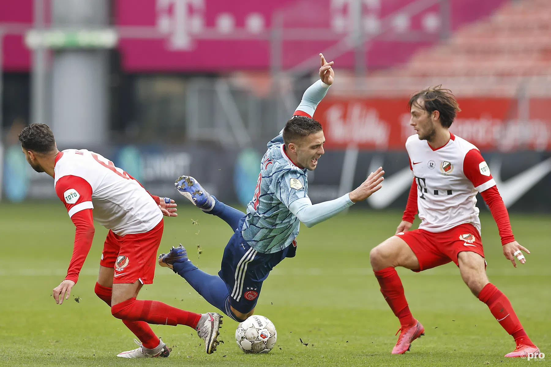 'Ajax en PSV hadden vrijgeloot moeten worden in het bekertoernooi'
