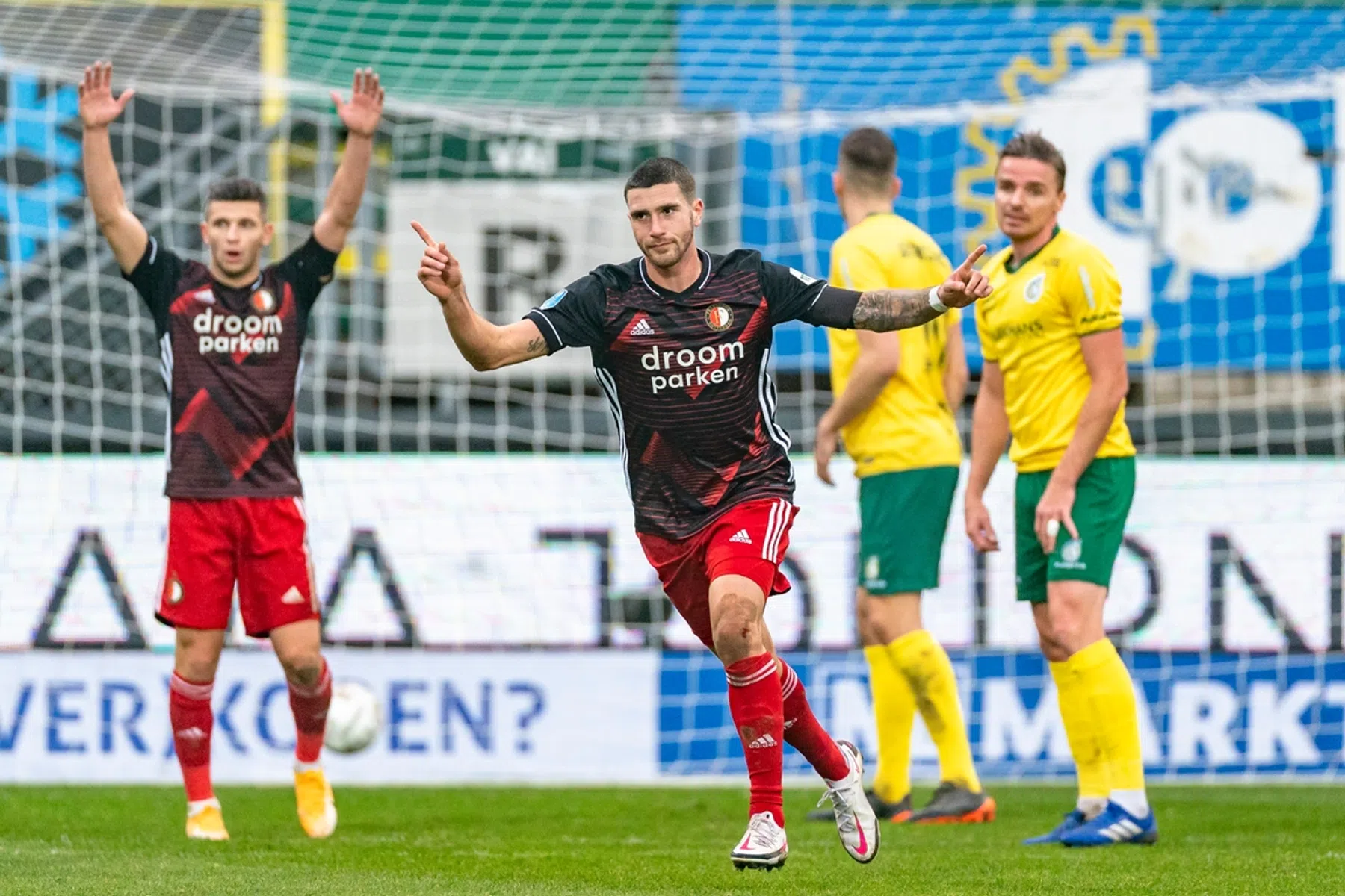 Feyenoord in gesprek met Senesi over nieuw contract