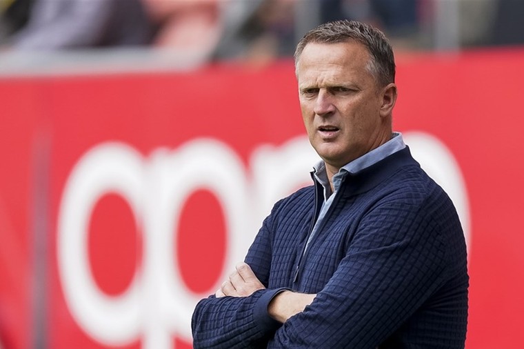 Van den Brom beleeft droomstart bij RC Genk en pakt koppositie