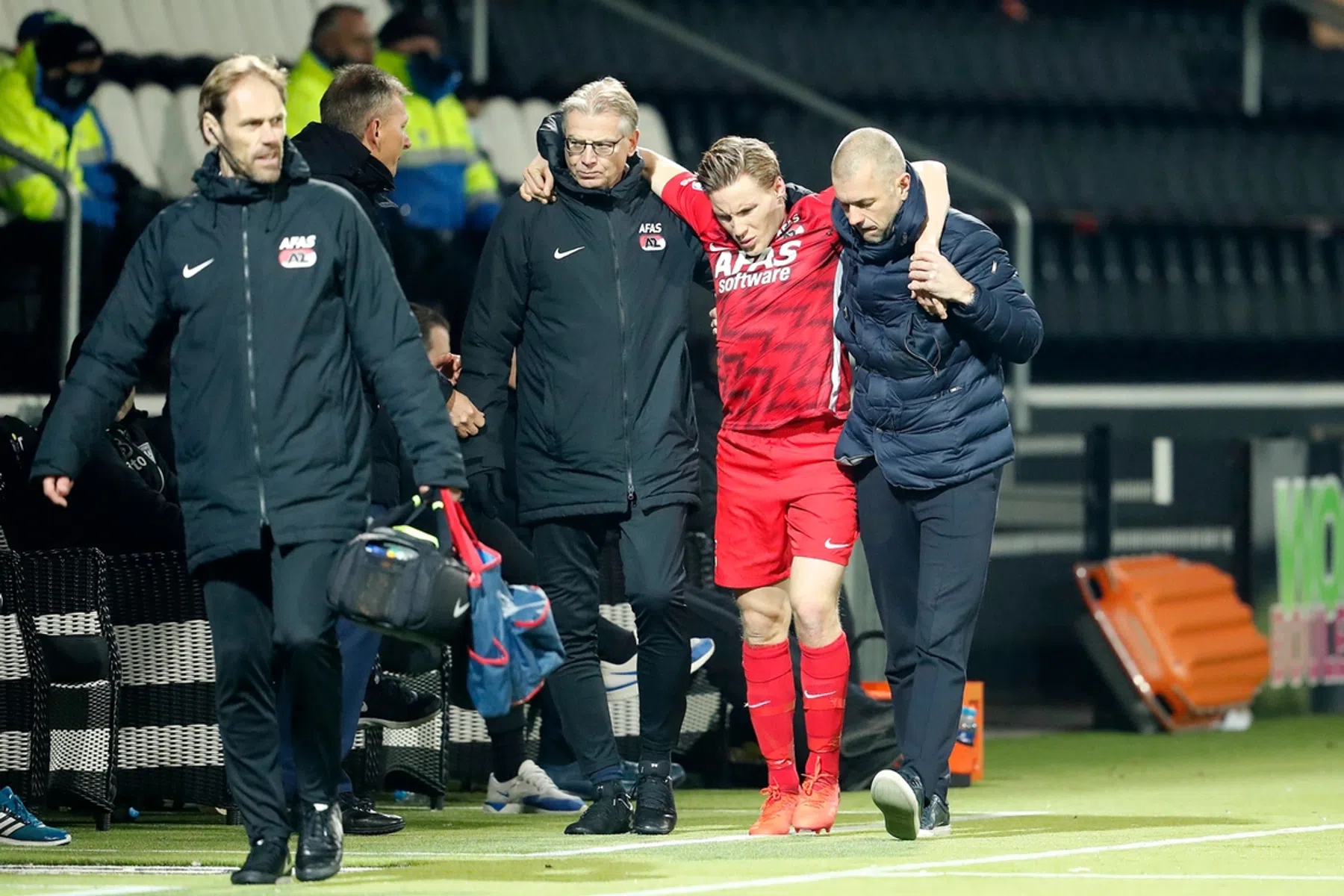 AZ moet steunpilaar Svensson langere tijd missen