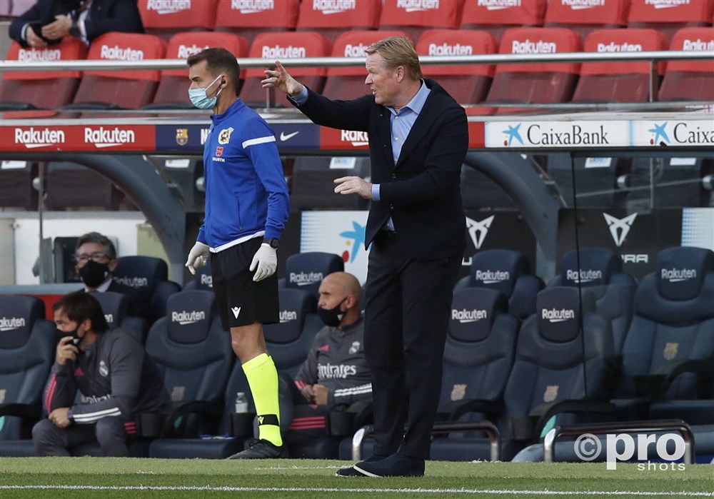 Koeman ontsnapt aan schorsing na felle kritiek op VAR in Clásico