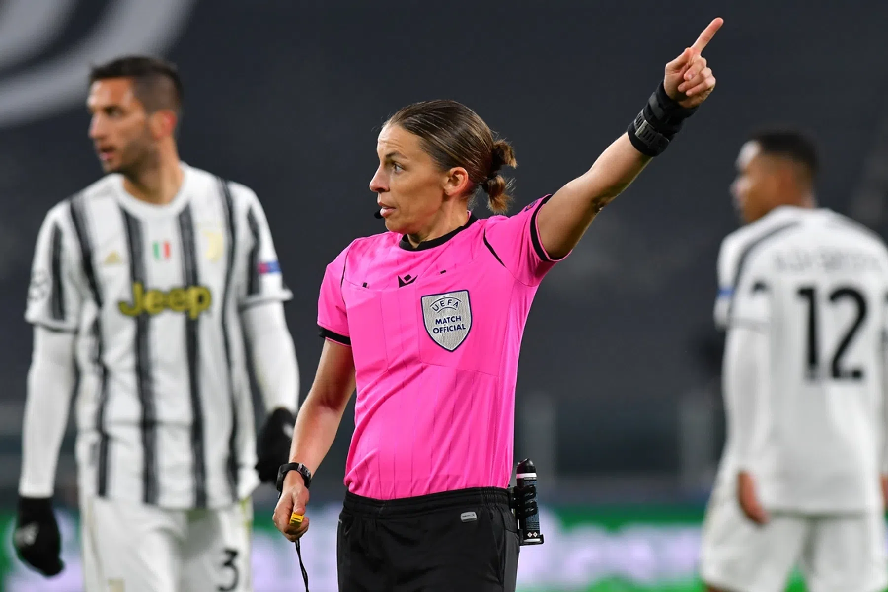 Voetbalwereld spreekt zich uit over Frappart: 'Het werd ook tijd'