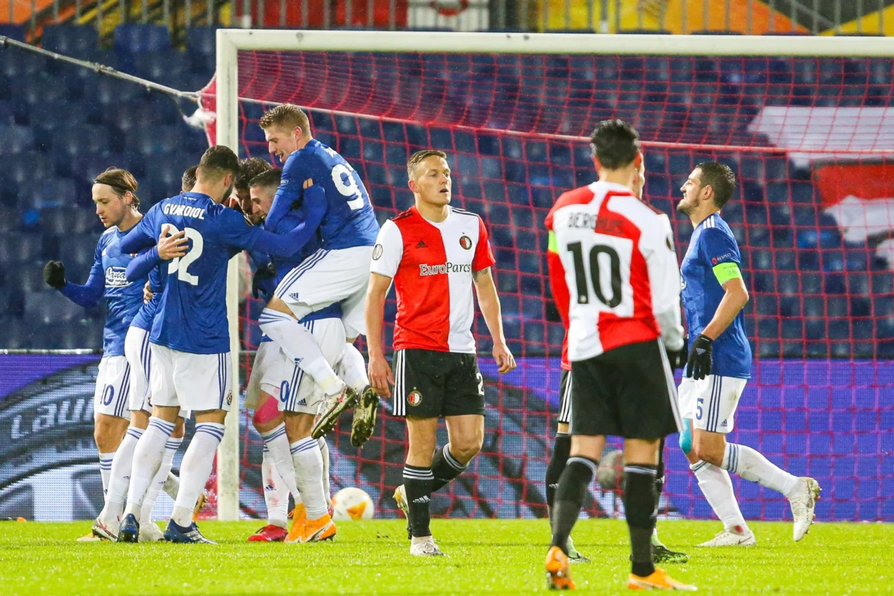 Onmachtig en onfortuinlijk Feyenoord heeft na drama-avond nog één kans