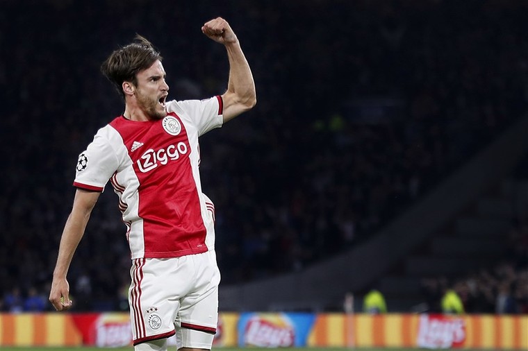 Ajax past strategie opnieuw toe: Tagliafico verlengt