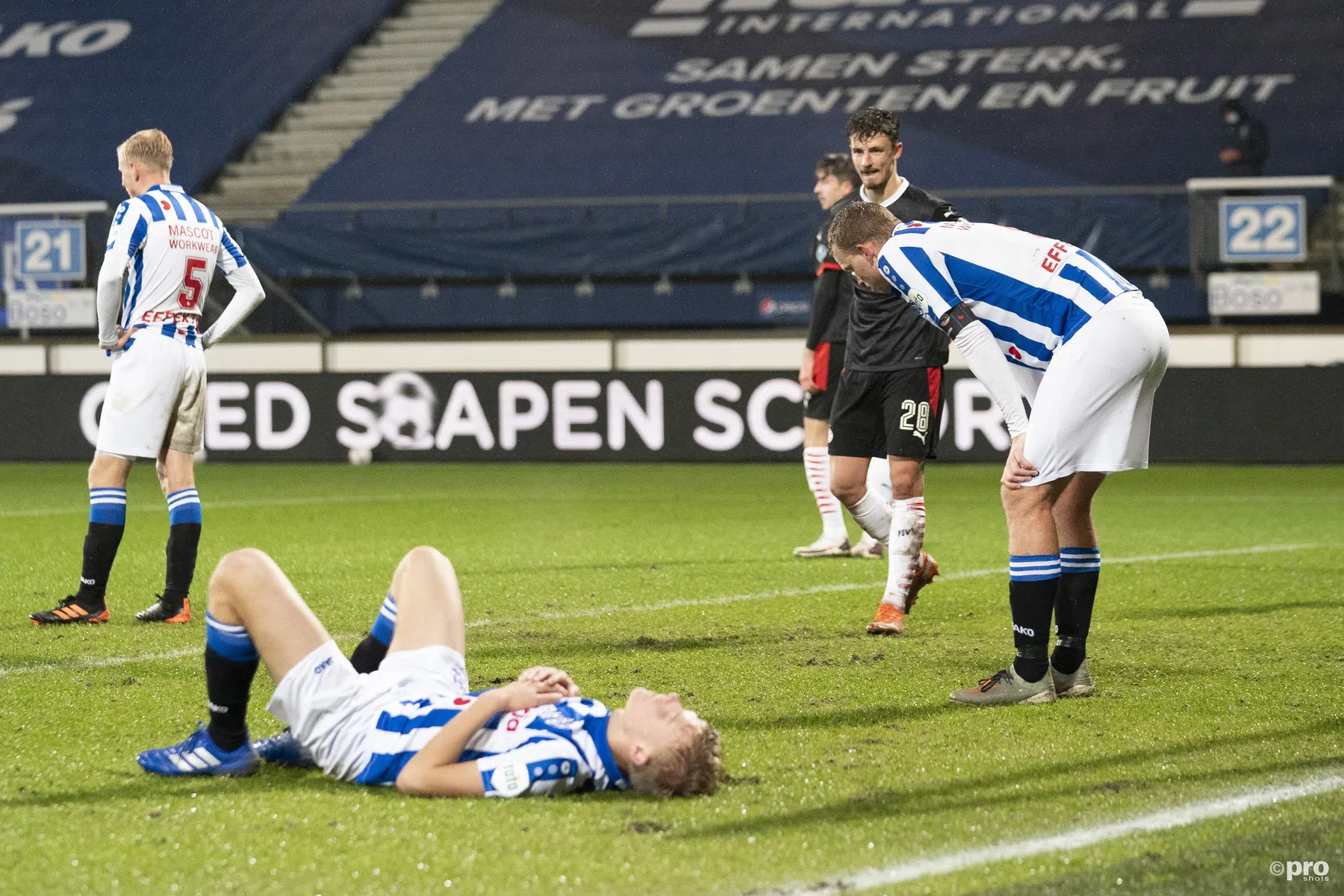 Veerman en Veerman vol ongeloof over 2-2 PSV: 'Daar word ik wel link van'