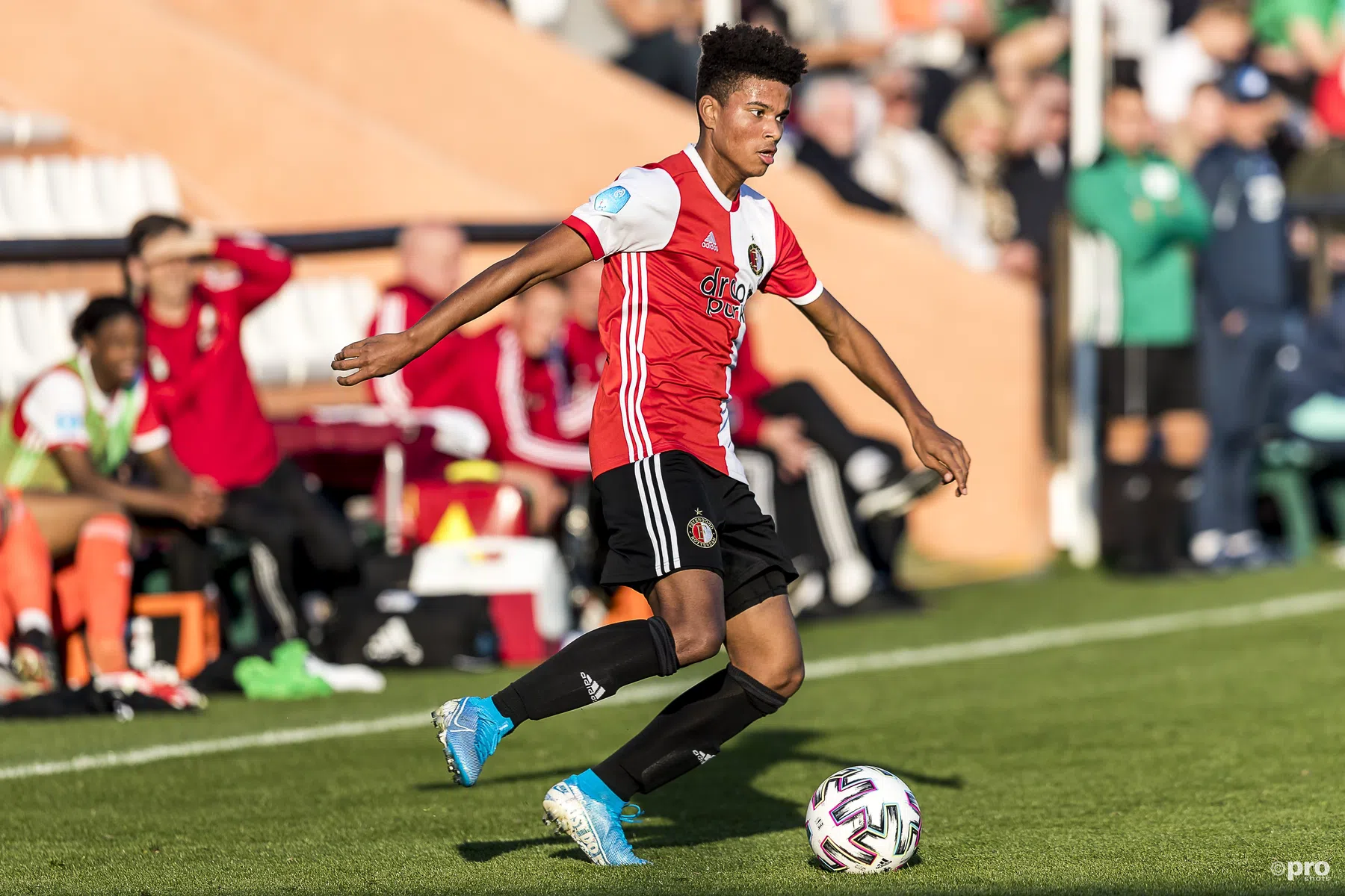 Feyenoord bouwt met contract voor Hall verder aan de toekomst