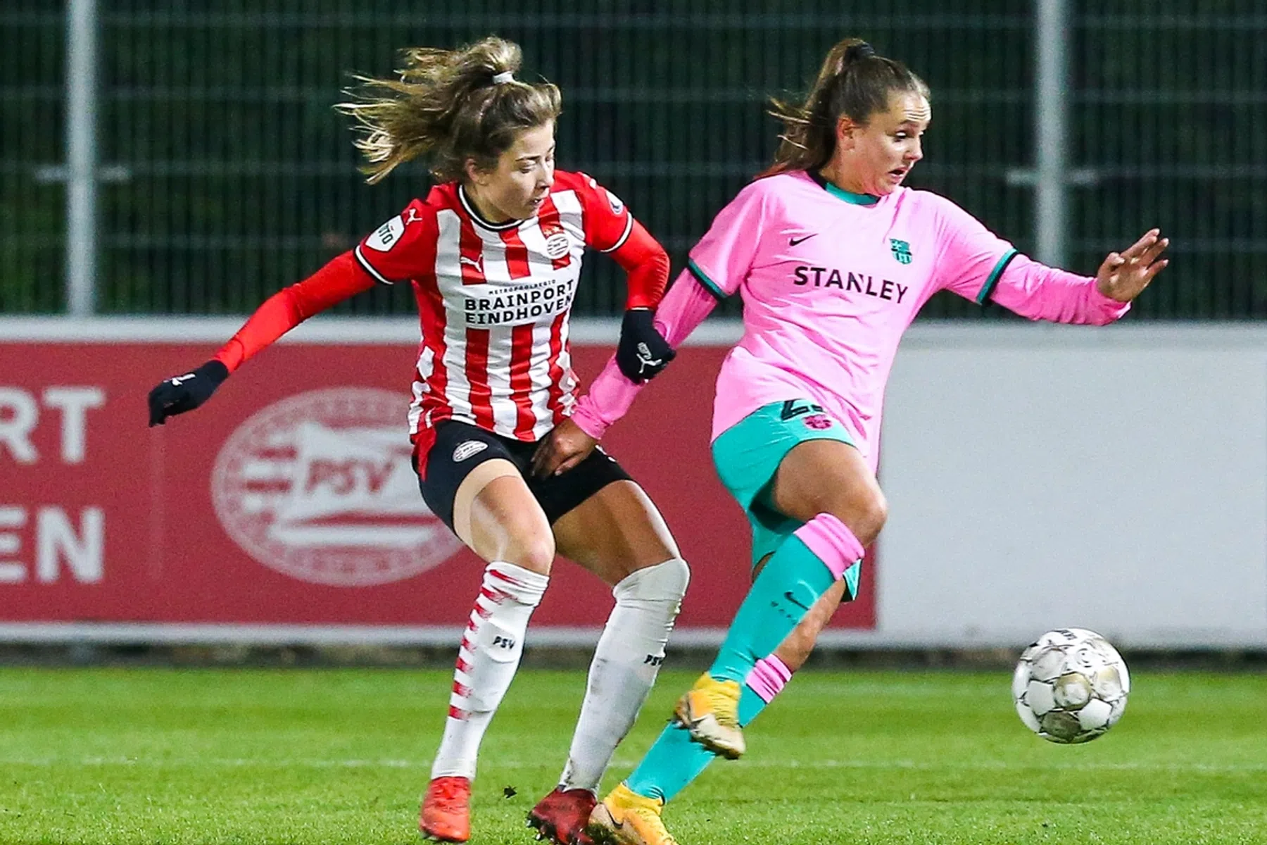 Martens draagt bij aan vervelend Europees debuut PSV Vrouwen