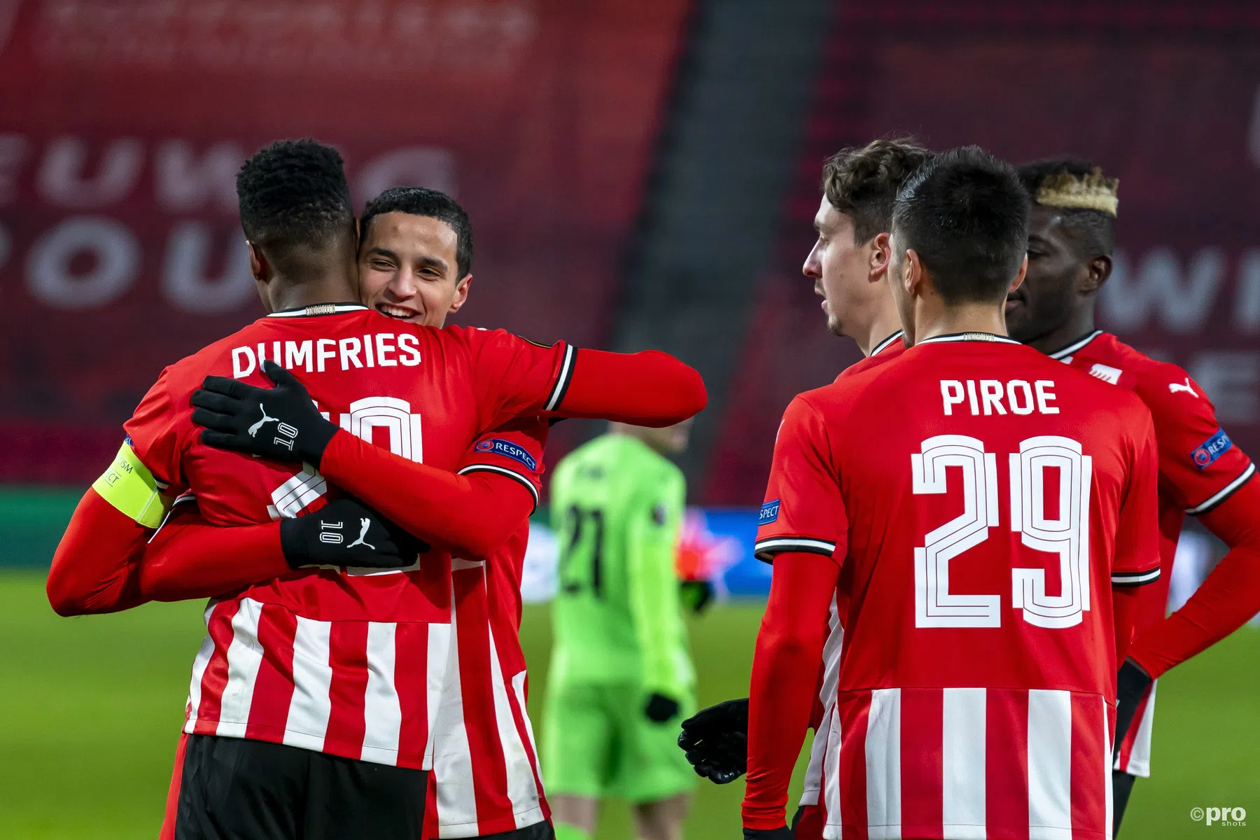 Inhaalrace compleet: PSV pakt koppositie nog af van Granada