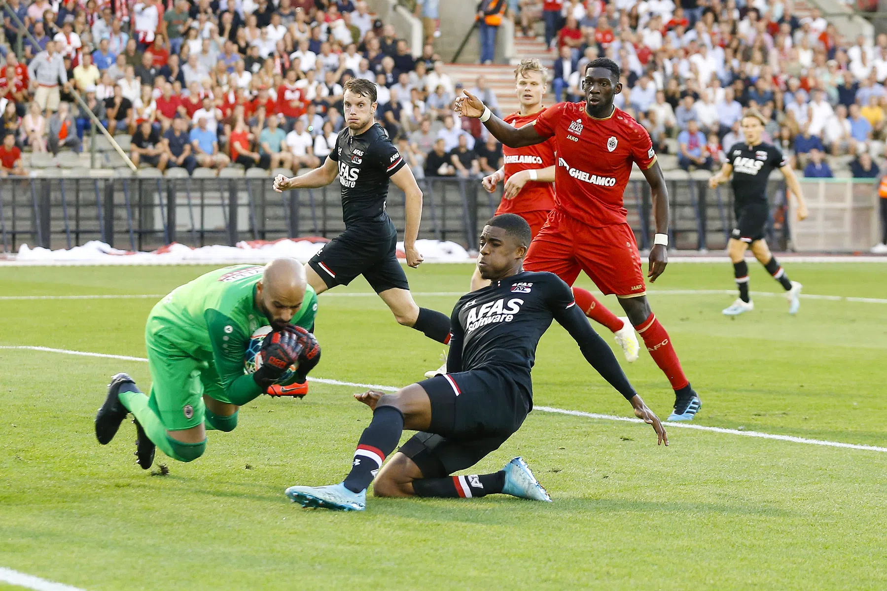 Insiders over BeNeLiga: 'Geen fan zit te wachten op Feyenoord-Genk'