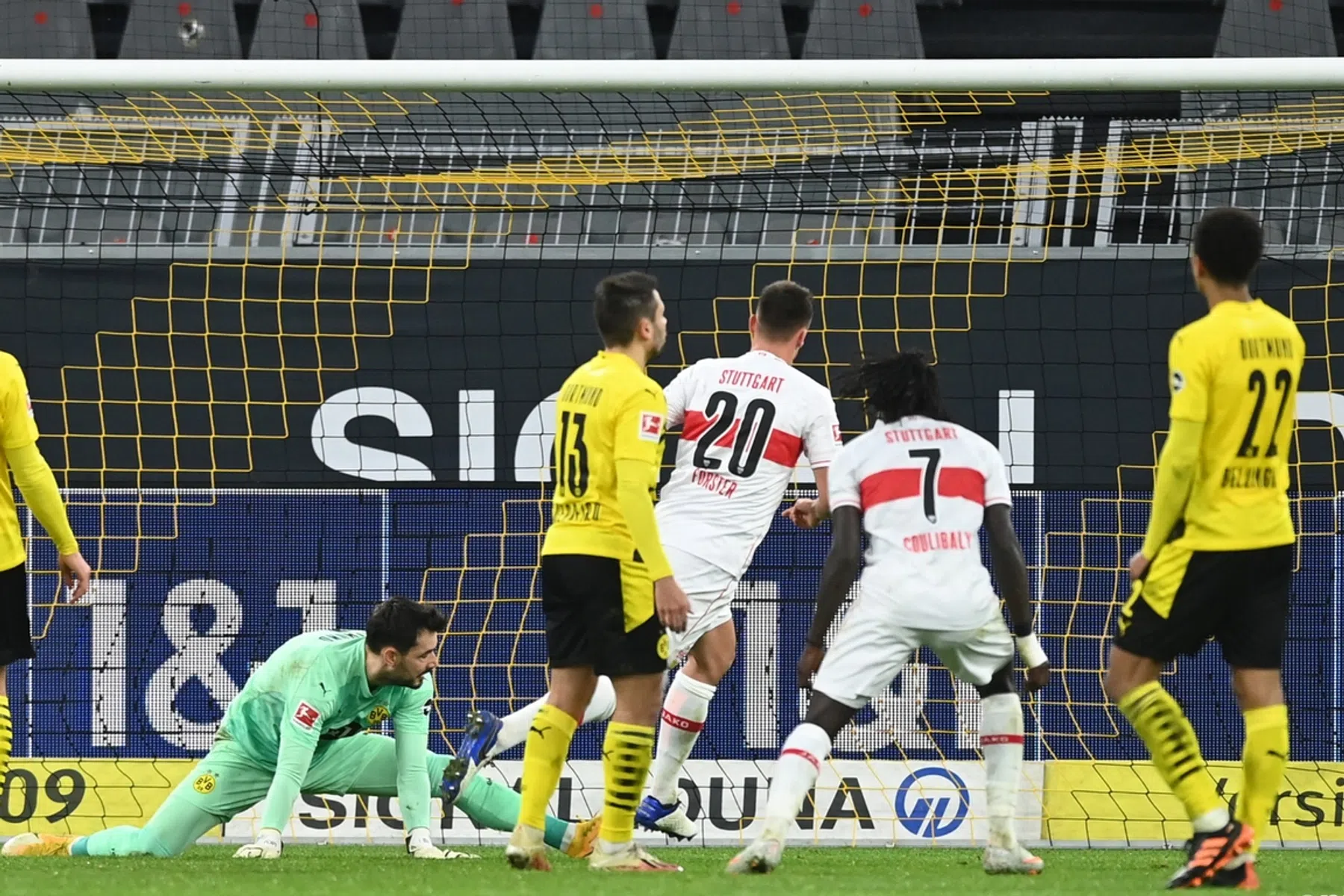 Dortmund is het helemaal kwijt: crisis na ongekende afgang op eigen veld