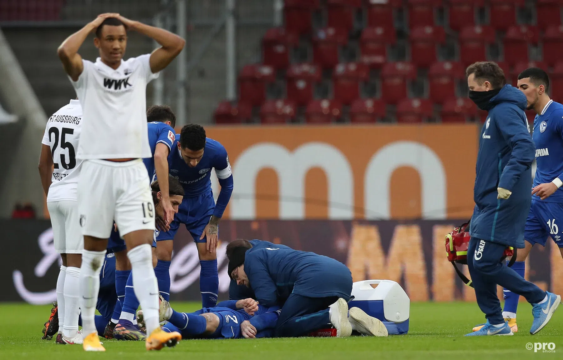 Schalke-spits Uth stelt supporters gerust na horrorbotsing