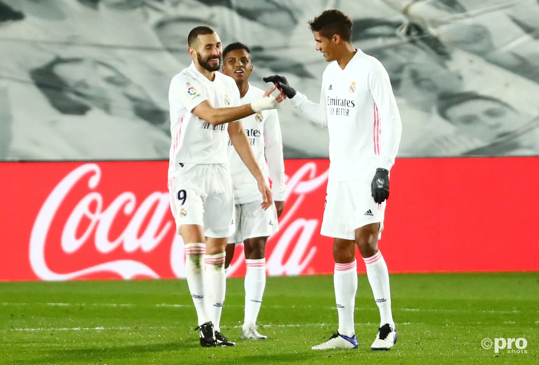 Zidane maakt diepe buiging voor Benzema: 'Beste Franse spits ooit'