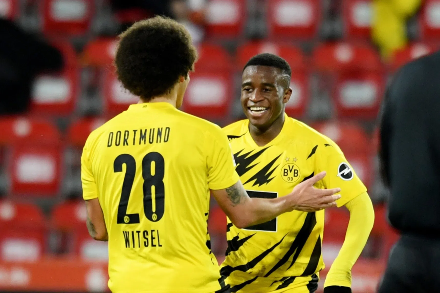 Tiener Moukoko schrijft historie op verloren avond in Berlijn