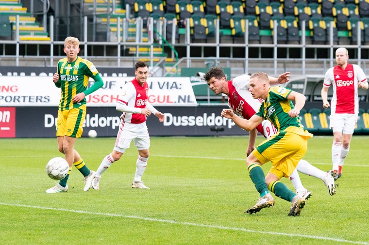 Wie volgt Ajax op als 'jaarkampioen'? Drie clubs nog in de race