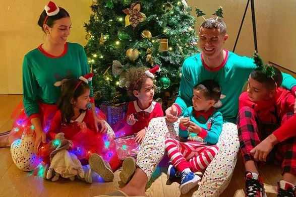 Kijk mee: zo vieren sterren als Messi, Ronaldo en Mbappé Kerst