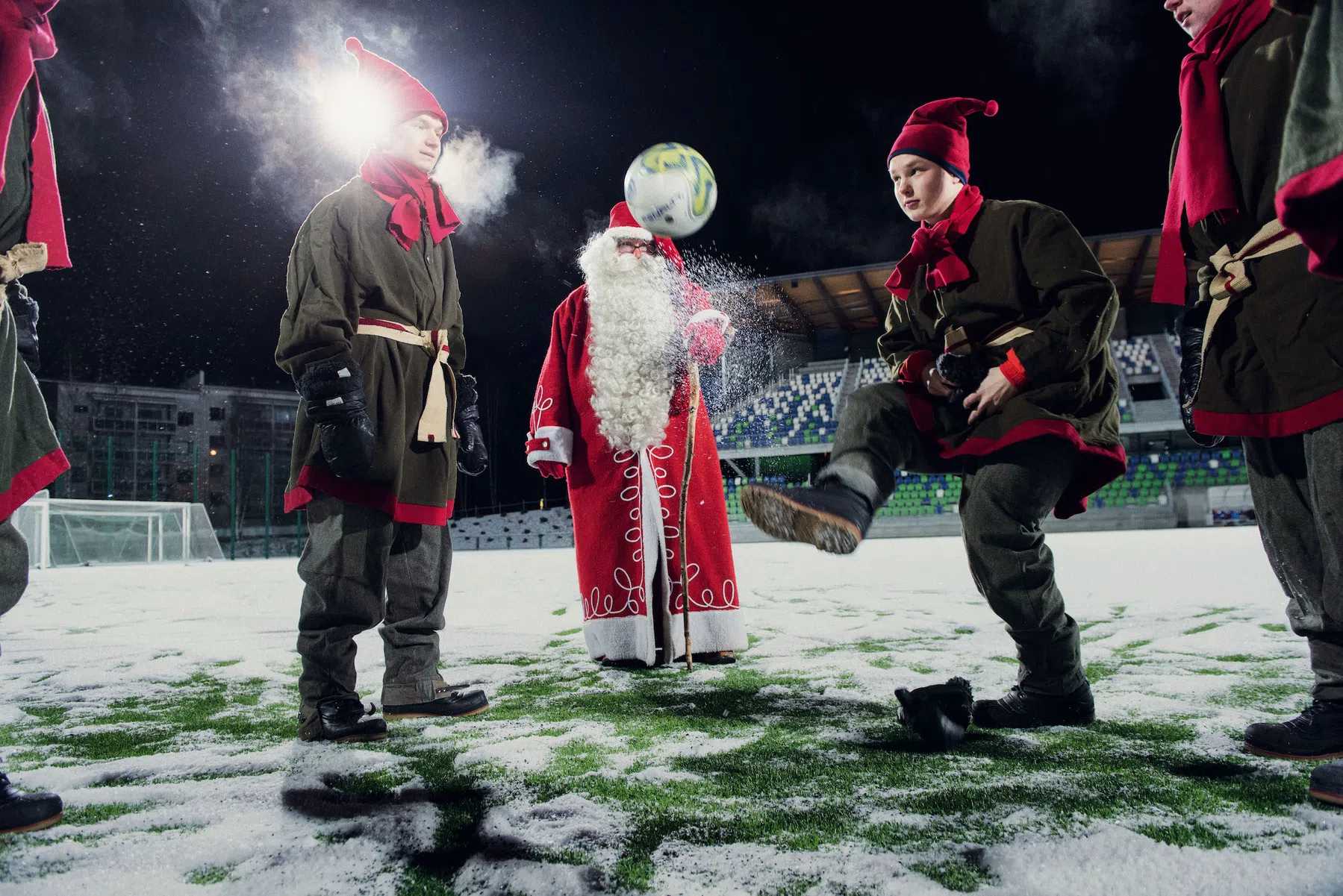 Alle ballen op de Kerstman bij FC Santa Claus
