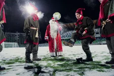 Thumbnail for article: Alle ballen op de Kerstman bij FC Santa Claus