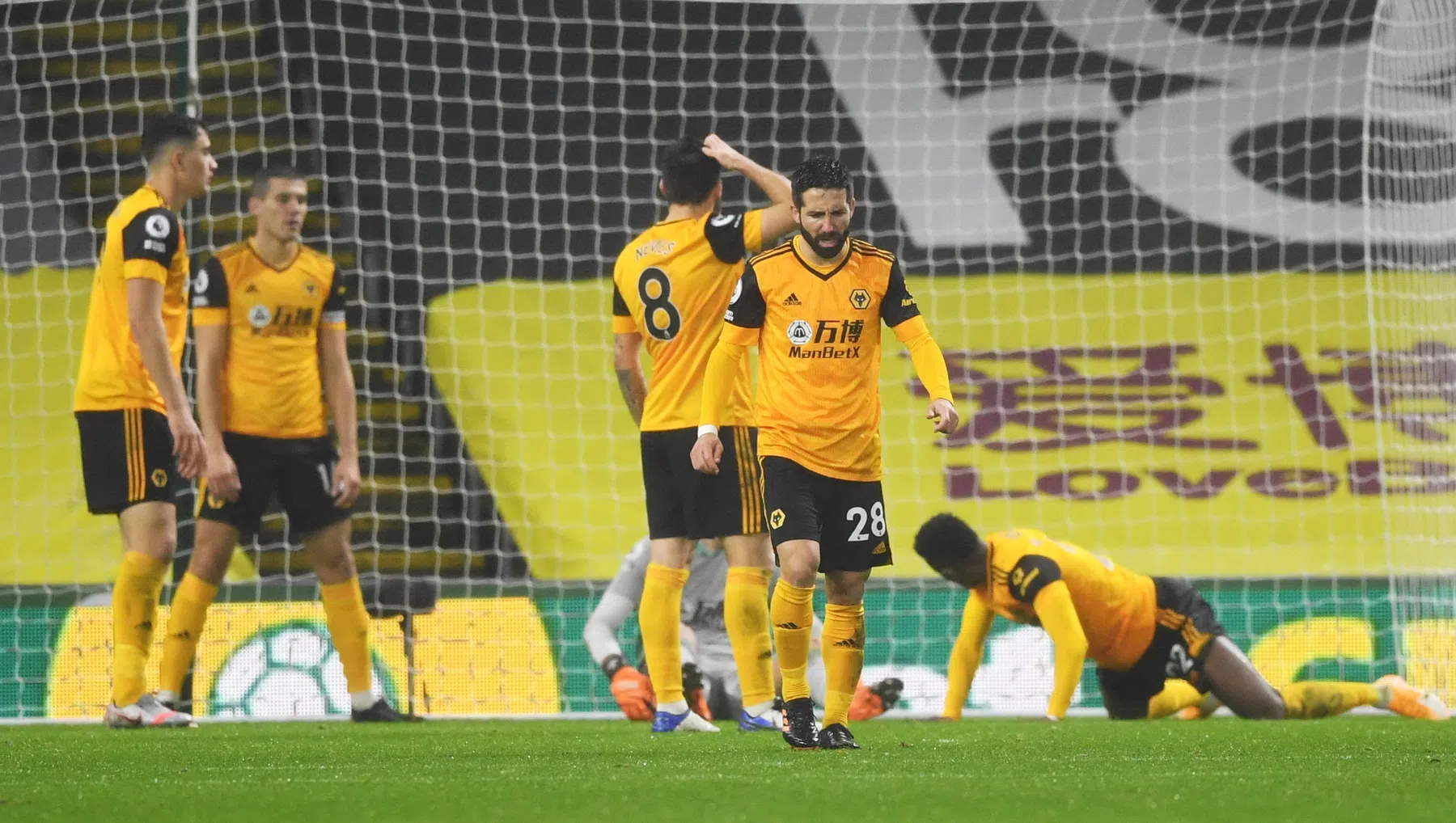 Wolverhampton Wanderers verbiedt spelers boodschappen te doen