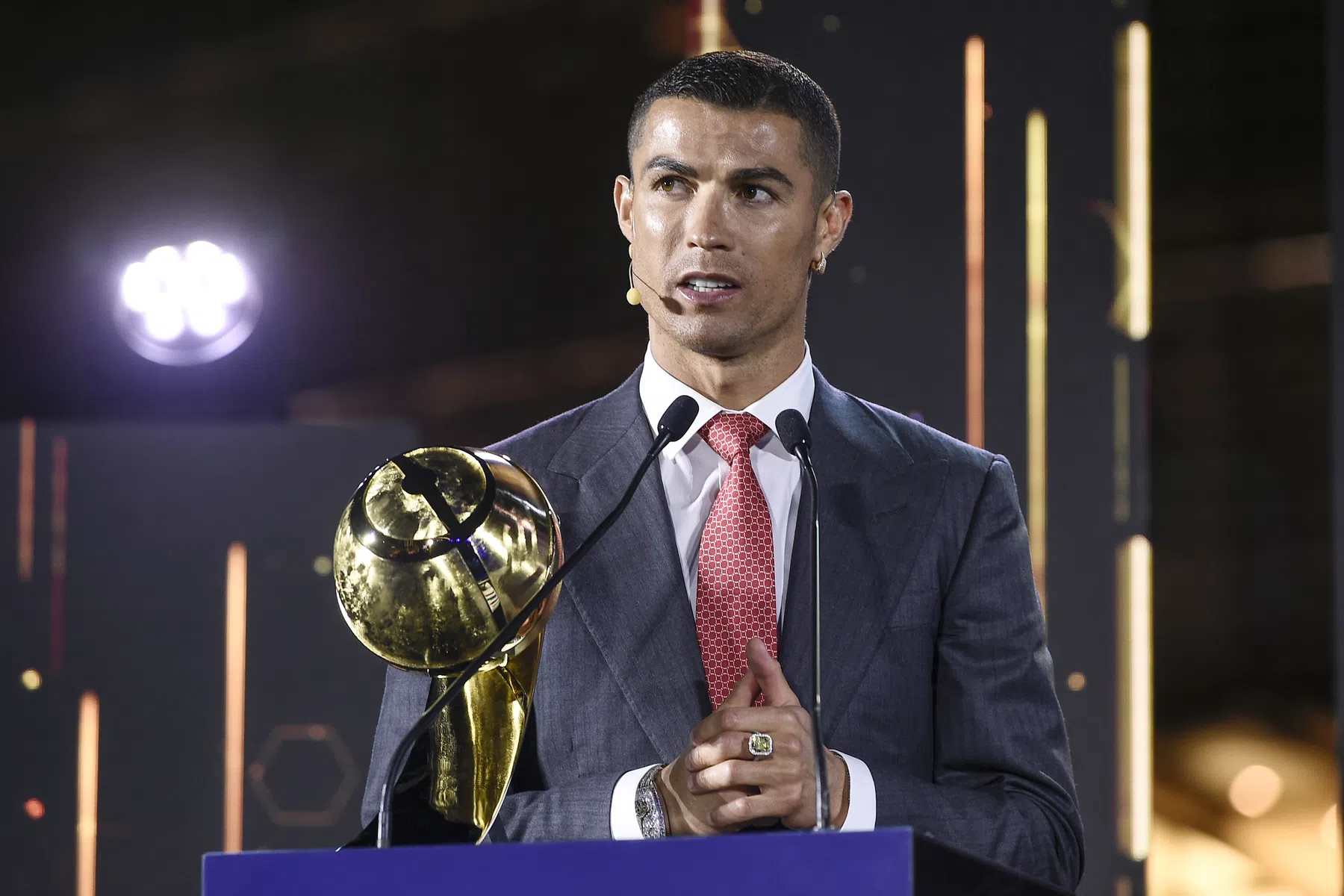 Speler van de Eeuw Ronaldo: 'Mijn cijfers spreken voor zich'