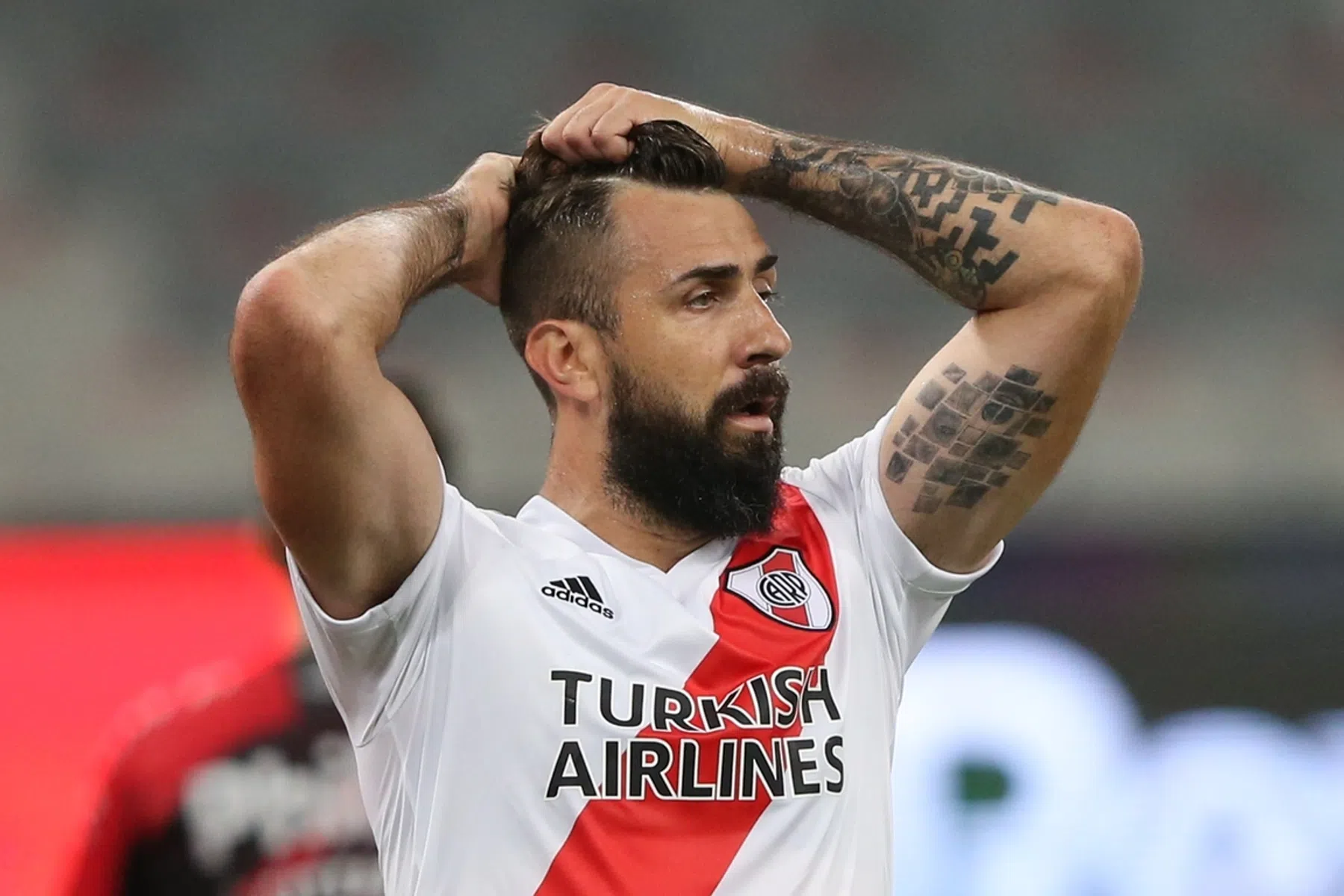Arnesen blij met Pratto als Feyenoorder: 'Hij kan er meteen staan'