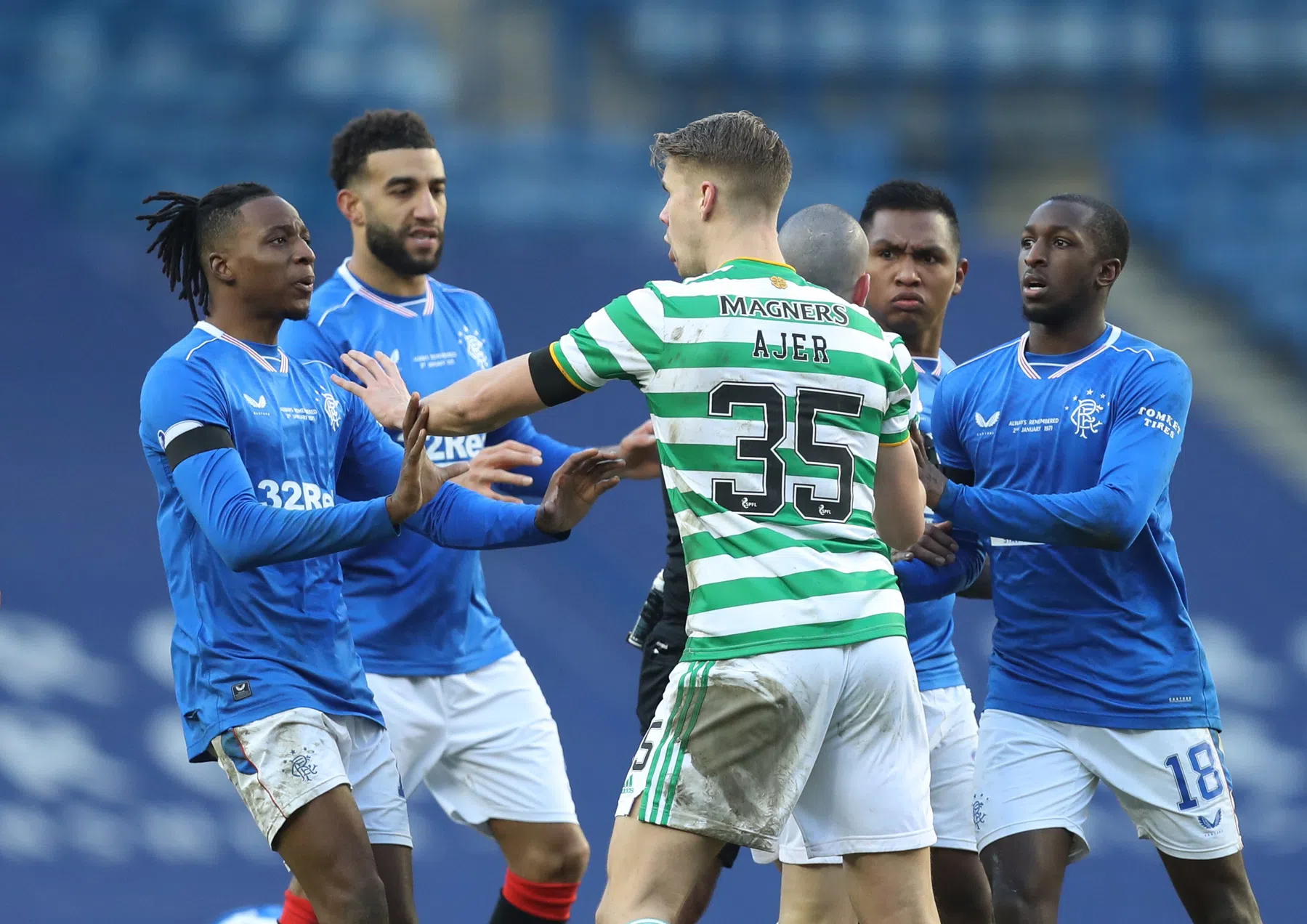 Stommiteiten Celtic helpen Rangers aan zege in gedenkwaardige derby